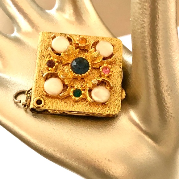 Vintage Ornate Mirror Bejeweled Pendant - Picture 4 of 12